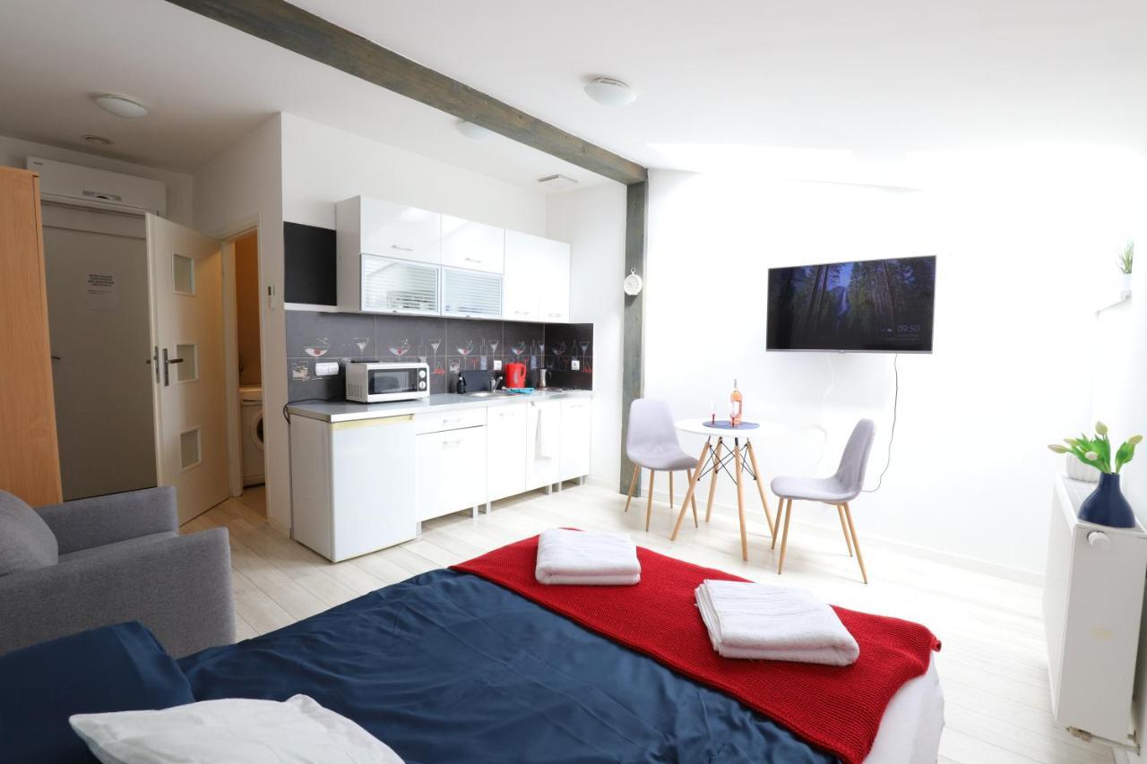 Relaxbox Lägenhet Krasków Exteriör bild