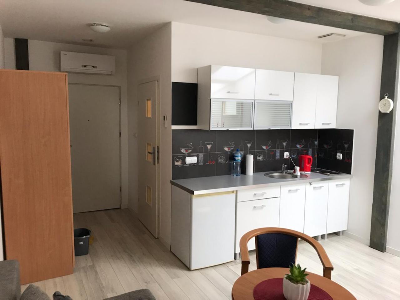 Relaxbox Lägenhet Krasków Exteriör bild
